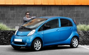 Citadine électrique française Peugeot - iOn